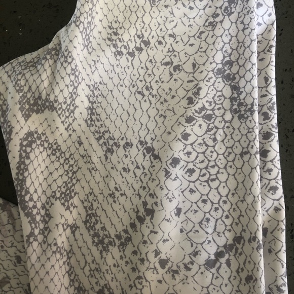 Onzie Python White Snakeskin Leggings - Picture 11 of 16